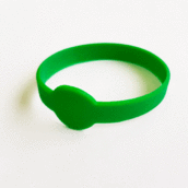 Силиконовый браслет-"часики" зеленый (PMS 356C) размер Взрослый (202*12*2 мм)