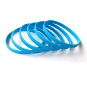 Силиконовый браслет голубой (PMS 306C) узкий (202*6*2 мм)