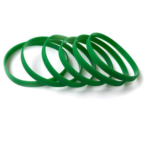 Силиконовый браслет зеленый (PMS 356C) узкий (202*6*2 мм)